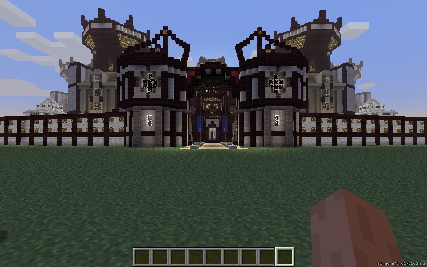 «Огромный замок» (Huge Castle)